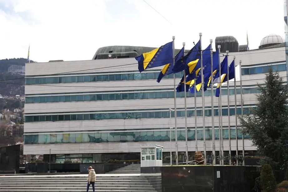 Parlament BiH daje 25.000 KM za stolice, na naftu će potrošiti pola miliona KM