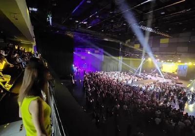 Spektakularan koncert Zdravka Čolića u Dubaiju, publika uživala do duboko u noć