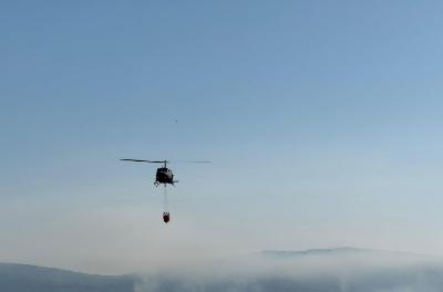Požar na Čvrsnici i dalje aktivan, na požarištu djelovao i helikopter OS BiH