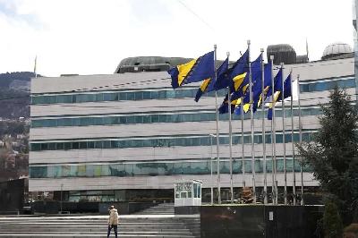 Parlament BiH daje 25.000 KM za stolice, na naftu će potrošiti pola miliona KM